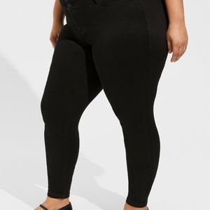 Torrid - Luxe Skinny Jean - Sateen Stretch Black - NWT Sz 16